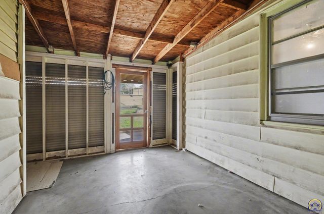 1610 SW 33rd ST, Topeka, KS 66611