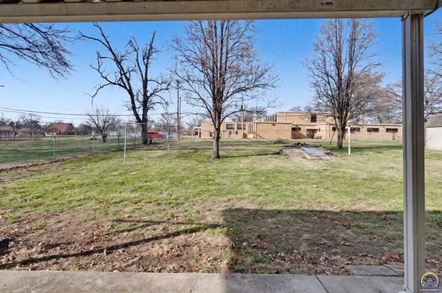 1610 SW 33rd ST, Topeka, KS 66611