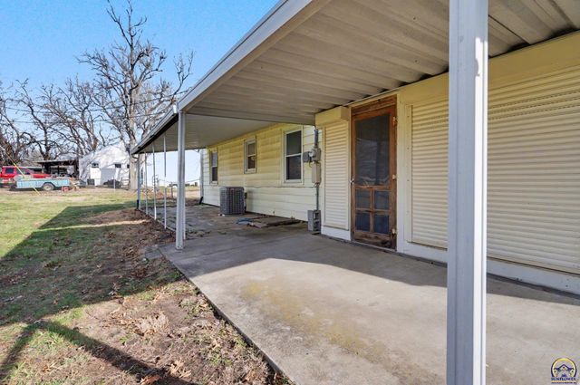 1610 SW 33rd ST, Topeka, KS 66611