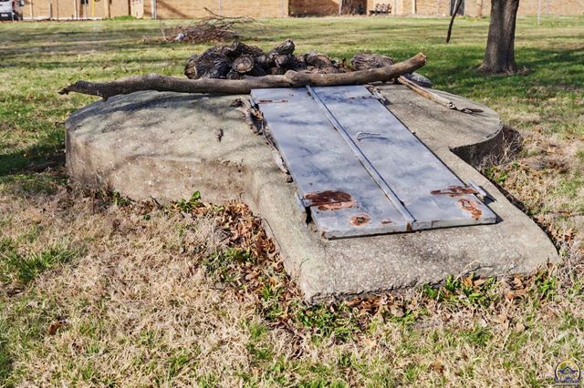 1610 SW 33rd ST, Topeka, KS 66611