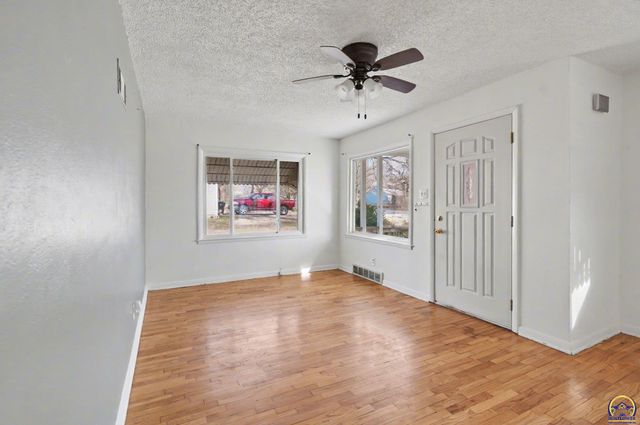 1610 SW 33rd ST, Topeka, KS 66611