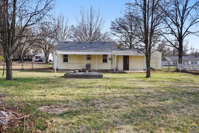 1610 SW 33rd ST, Topeka, KS 66611