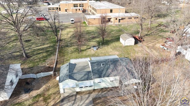 1610 SW 33rd ST, Topeka, KS 66611