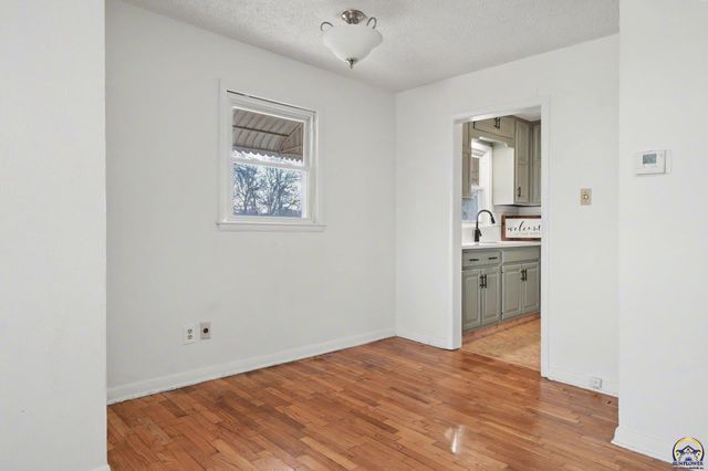 1610 SW 33rd ST, Topeka, KS 66611