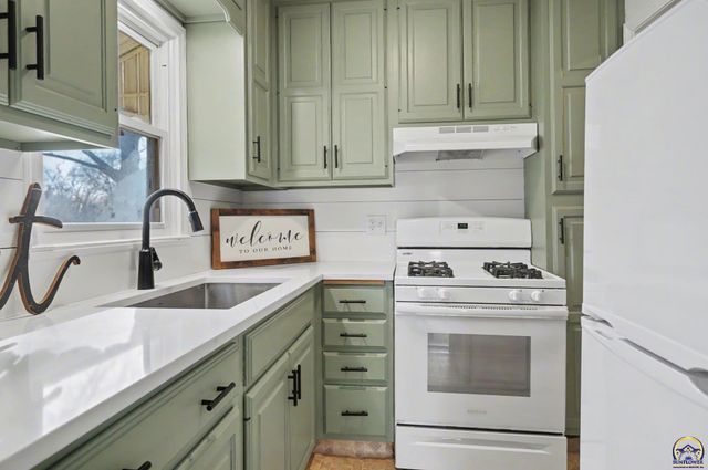 1610 SW 33rd ST, Topeka, KS 66611