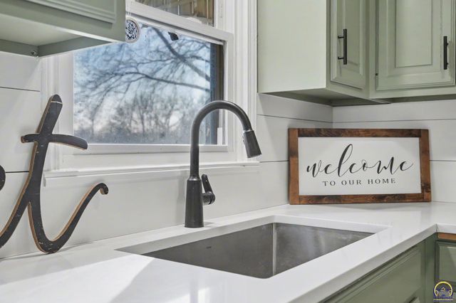 1610 SW 33rd ST, Topeka, KS 66611