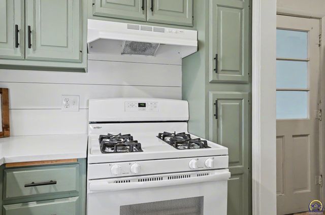 1610 SW 33rd ST, Topeka, KS 66611