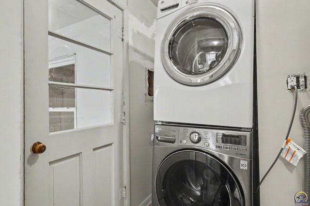 1610 SW 33rd ST, Topeka, KS 66611