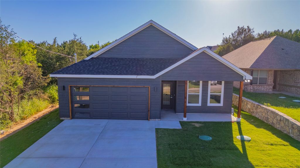2408 Beverly Drive, Granbury, TX 76048