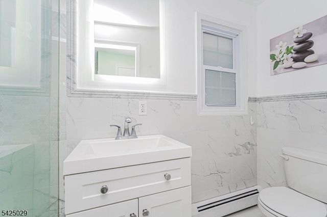 389 Madeline Ave, Garfield City, NJ 07026