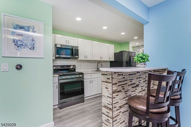 389 Madeline Ave, Garfield City, NJ 07026