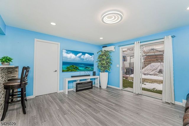 389 Madeline Ave, Garfield City, NJ 07026