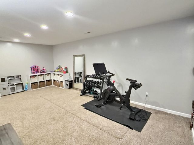 2021 Chestnut St, Newton, KS 67114