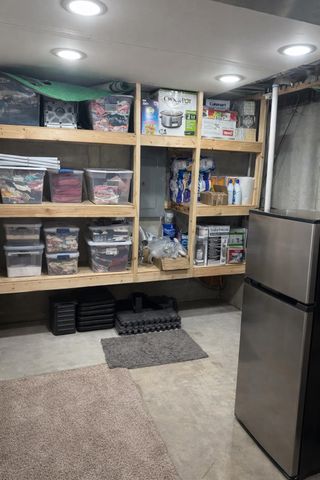 2021 Chestnut St, Newton, KS 67114