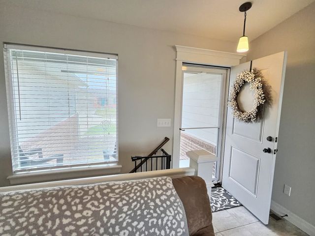 2021 Chestnut St, Newton, KS 67114