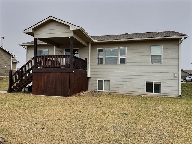 2021 Chestnut St, Newton, KS 67114