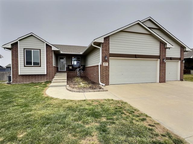 2021 Chestnut St, Newton, KS 67114