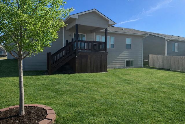 2021 Chestnut St, Newton, KS 67114