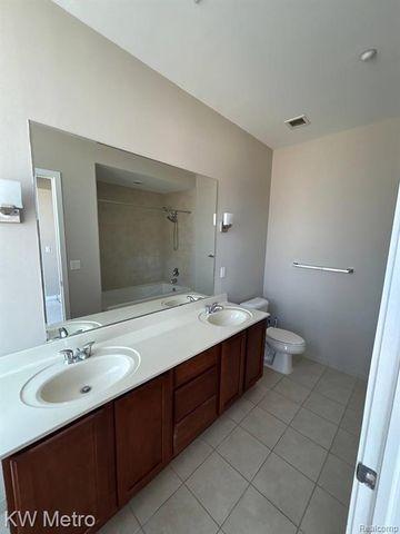 350 N Main Street 618, Royal Oak, MI 48067