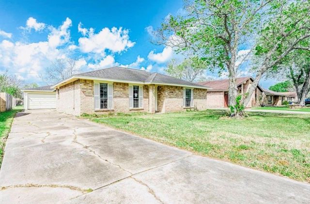 1310 Northbrook Drive, Angleton, TX 77515