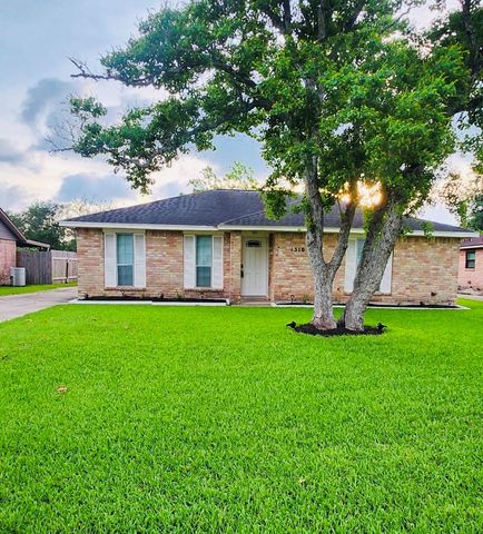 1310 Northbrook Drive, Angleton, TX 77515