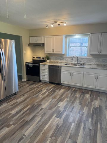 1310 Northbrook Drive, Angleton, TX 77515