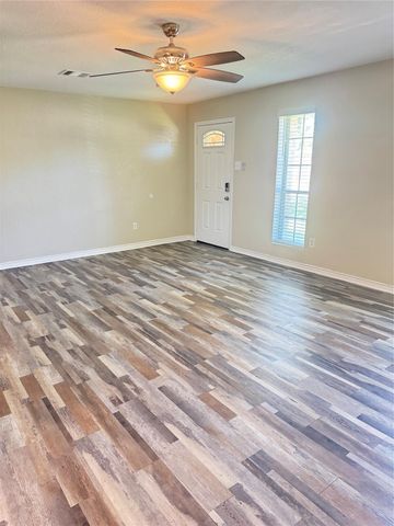 1310 Northbrook Drive, Angleton, TX 77515