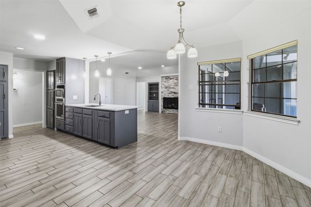 3801 Runge Court E, Irving, TX 75038