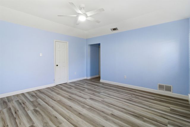 3801 Runge Court E, Irving, TX 75038