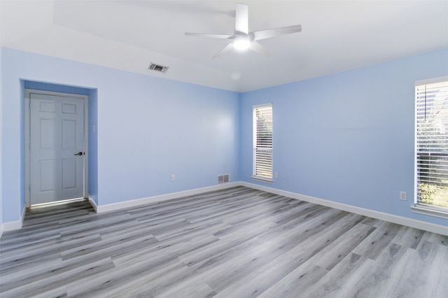 3801 Runge Court E, Irving, TX 75038