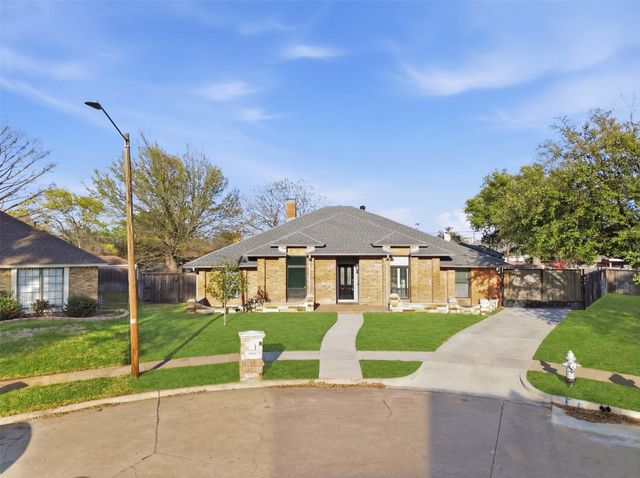 3801 Runge Court E, Irving, TX 75038