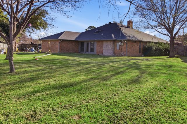 3801 Runge Court E, Irving, TX 75038