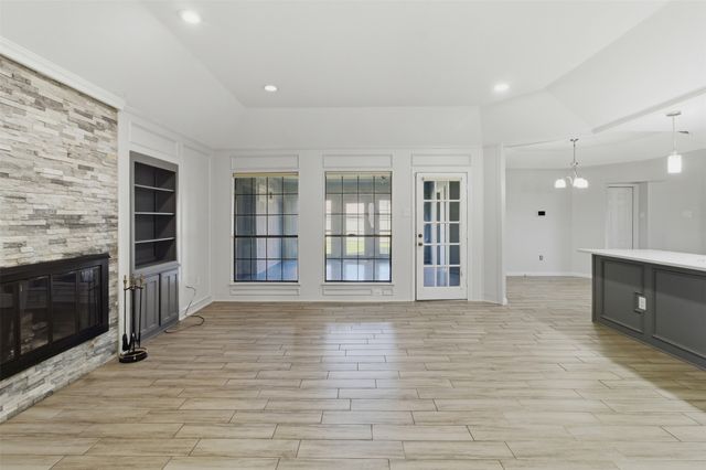 3801 Runge Court E, Irving, TX 75038