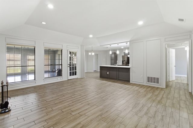 3801 Runge Court E, Irving, TX 75038