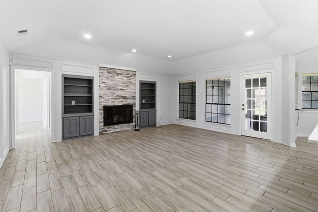 3801 Runge Court E, Irving, TX 75038