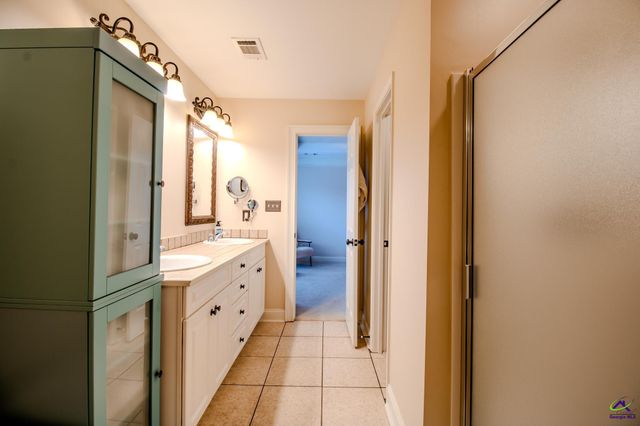 301 Hunts Landing Drive, Kathleen, GA 31047