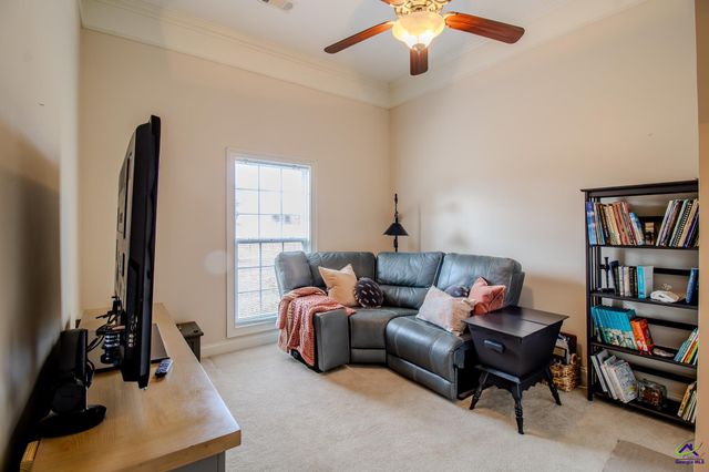 301 Hunts Landing Drive, Kathleen, GA 31047