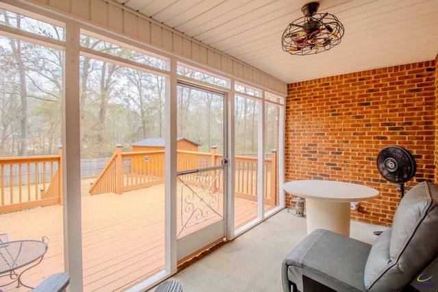 301 Hunts Landing Drive, Kathleen, GA 31047