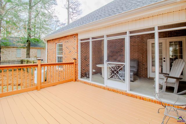 301 Hunts Landing Drive, Kathleen, GA 31047