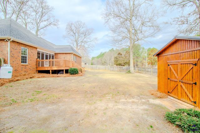 301 Hunts Landing Drive, Kathleen, GA 31047