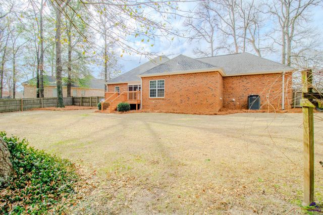 301 Hunts Landing Drive, Kathleen, GA 31047