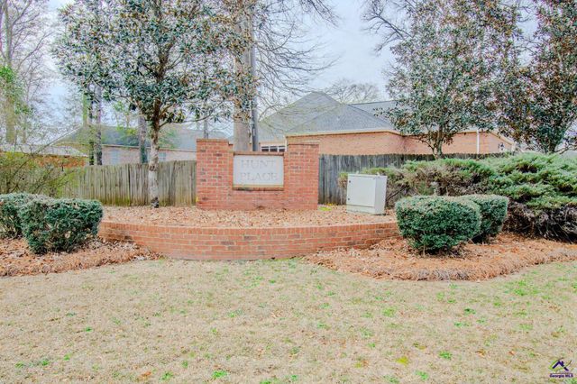 301 Hunts Landing Drive, Kathleen, GA 31047