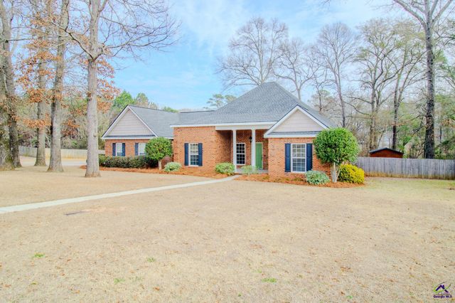 301 Hunts Landing Drive, Kathleen, GA 31047