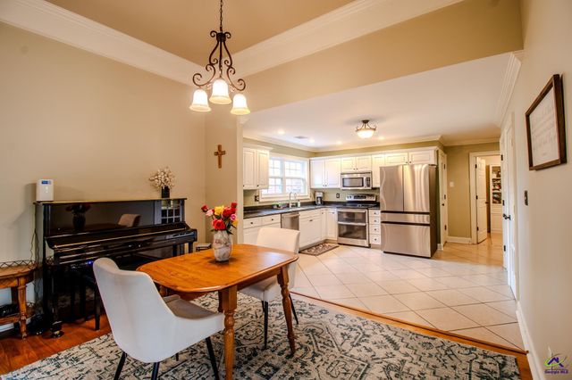 301 Hunts Landing Drive, Kathleen, GA 31047