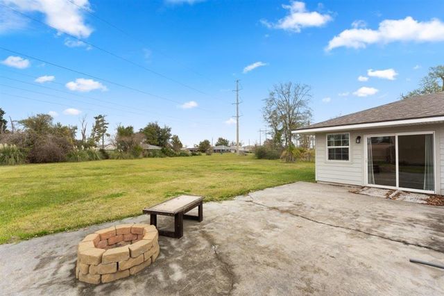 17 Horseshoe Lane, Sulphur, LA 70663