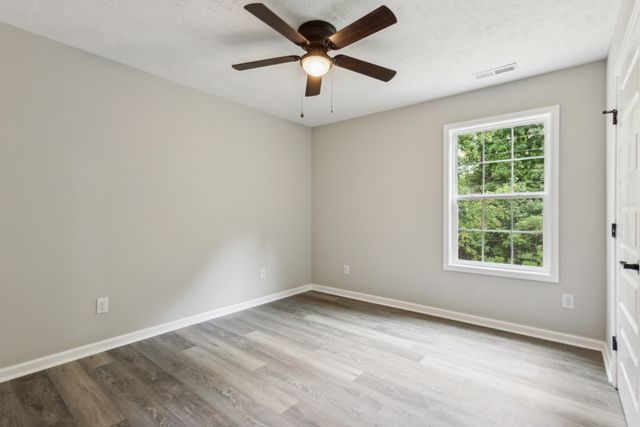 1212 Hollis Ln, Lafayette, TN 37083