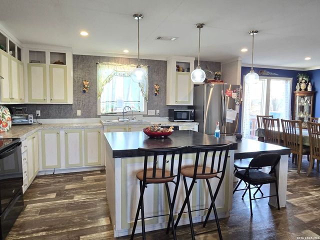 250 County Road 4631, Hondo, TX 78861