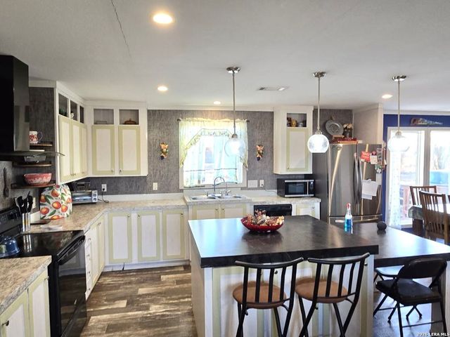 250 County Road 4631, Hondo, TX 78861