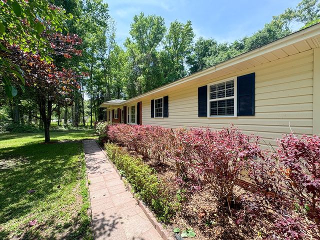 2193 Lake Shore Drive, Manning, SC 29102