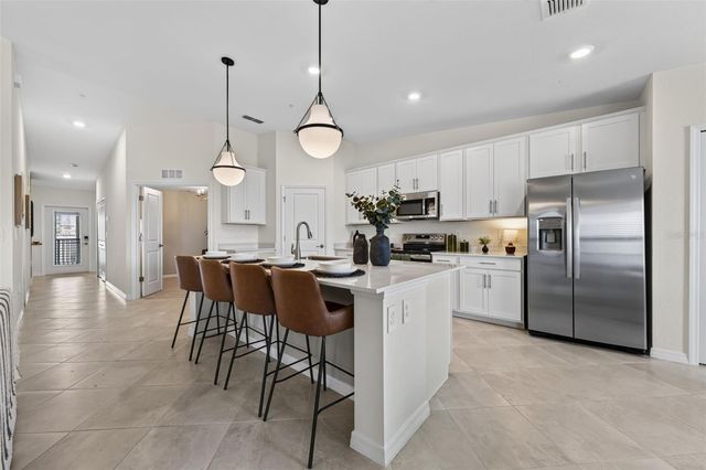 18911 SCALLOP LOOP 204, Lakewood Ranch, FL 34211